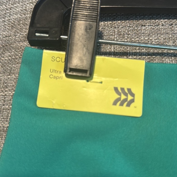 Sculpt High-rise Cropped Leggings - All In Motion - Picture 5 of 12